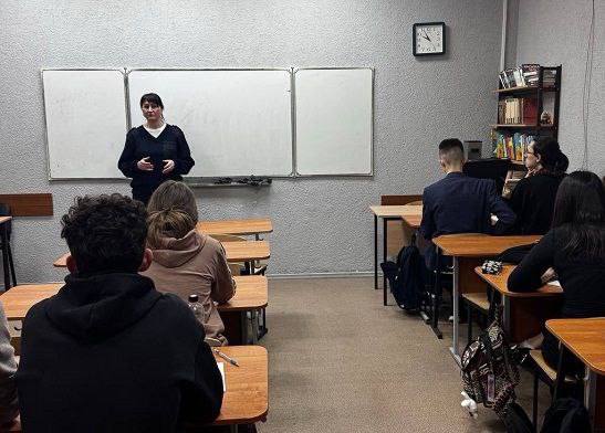 Саратовским школьникам рассказали, кто такие дропперы и как не оказаться вовлечёнными в мошенничество