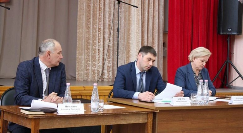 Глава Ровенского района продолжает встречаться с жителями муниципальных образований 