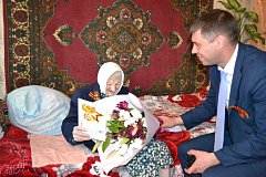 В День 80-летия Великой Победы в Великой Отечественной войне в Ровном поздравили ветеранов, тружеников тыла и вдов: Анастасию Дмитриевну Шевченко, Анну Семеновну Маслову, Нину Васильевну Иванову, Анну Павловну Суханову и Веру Петровну Точинову