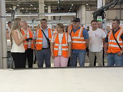 Участники региональной программы «Наши герои» познакомились с производственным процессом на швейной фабрике  