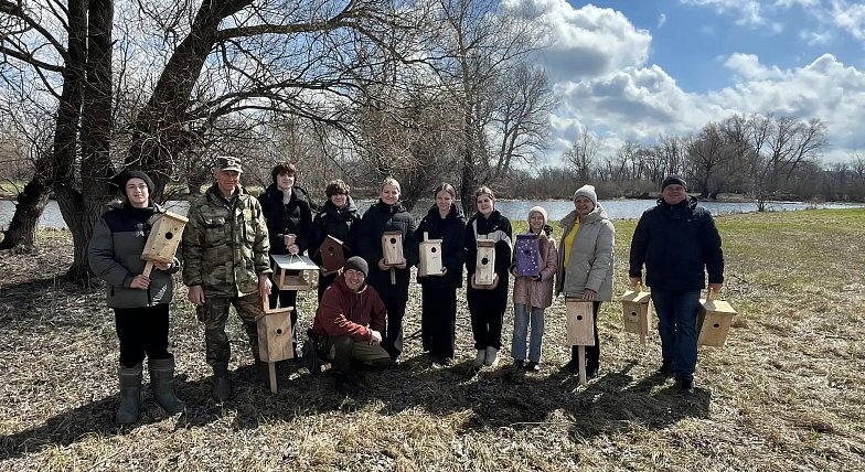 В заказнике «Центральный» разместили сделанные школьниками скворечники