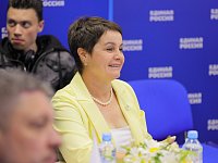 Многодетную главу из Саратовской области поздравили с Днем семьи, любви и верности в Москве