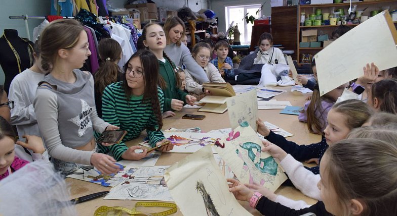 В честь Дня наставника областной театр оперетты провел экскурсии для участников фестиваля "Театральное Приволжье"