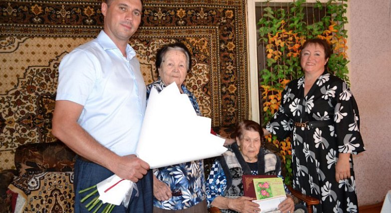 95-летний юбилей отметила жительница Ровного, труженица тыла Нина Васильевна Иванова