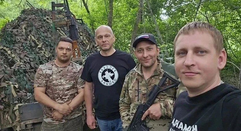 Своих не бросаем: саратовские волонтеры привезли бойцам на передовую груз на полмиллиона рублей